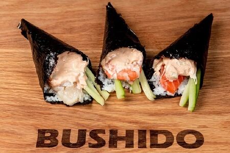 Темаки-дзуси с лососем