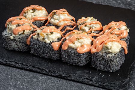 Запечённый ролл с острым лососем