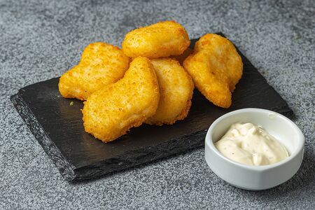 Наггетсы с чесночным соусом