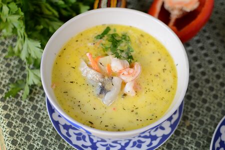 Суп сливочный с судаком и креветками