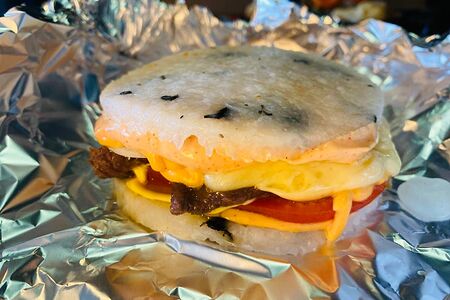 Рисовый бургер с рубленой телятиной