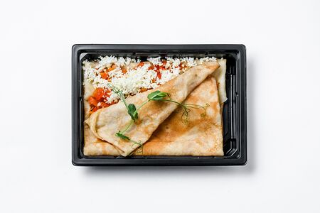 Блинчик с овощами и яйцом