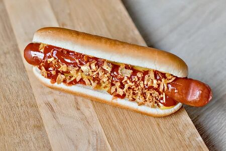 Хот-дог Датский с колбаской из говядины халяль