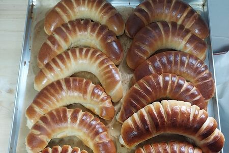 Булочка с яблочным повидлом