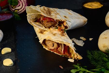 Люля-кебаб из свинины в лаваше