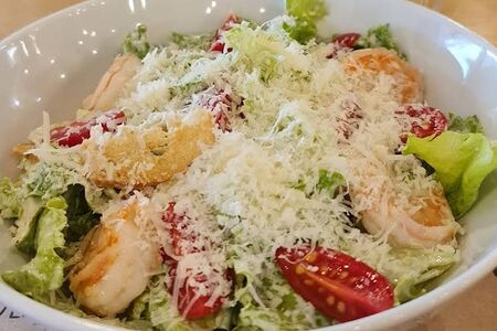 Салат Цезарь с курицей