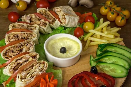 Арабская шаурма в тарелке