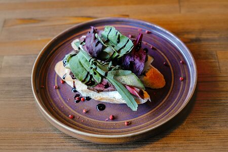 Брускетта с ростбифом