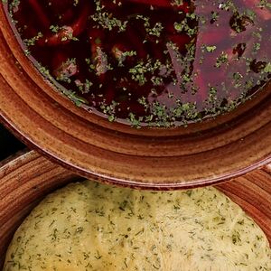 Борщ кошерный с говядиной и чесночными гренками