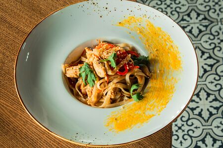 Вок с курицей