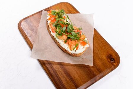 Брускетта с креветкой и конкассе