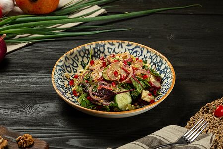 Салат овощной с сыром гуда