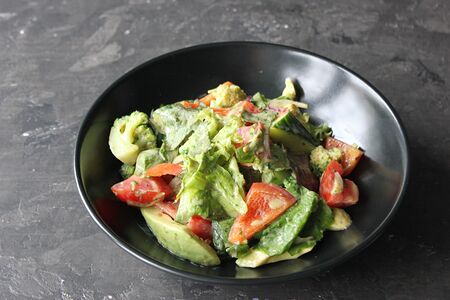 Овощной салат с фирменным соусом