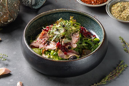 Салат с утиной грудкой