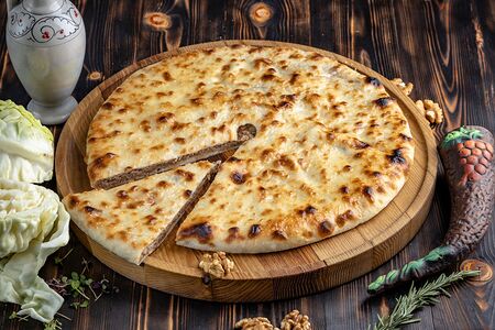 Пирог с капустой и грецким орехом, средний