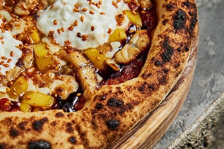 Пицца с угрём копченым