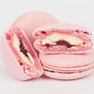 Макарон Малина-белый шоколад