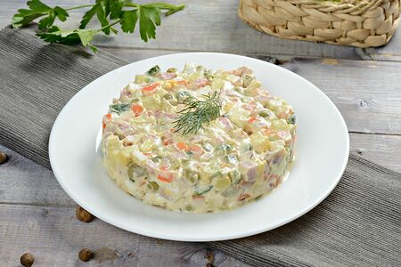 Салат Оливье с говядиной