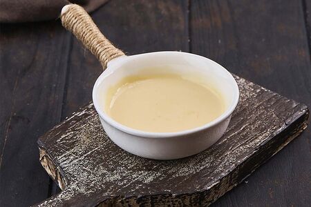 Сметана с чесноком