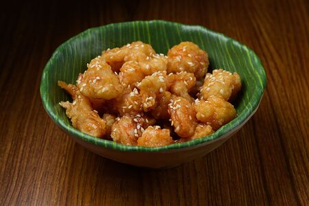 Попкорн из креветок и цветной капусты в соусе тай бей