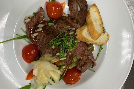 Теплый салат из телятины