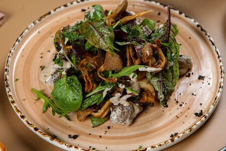 Теплый салат с печенью