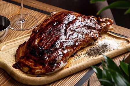 Запеченная лопатка ягненка