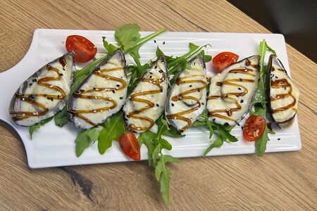 Запеченные мидии под соусом