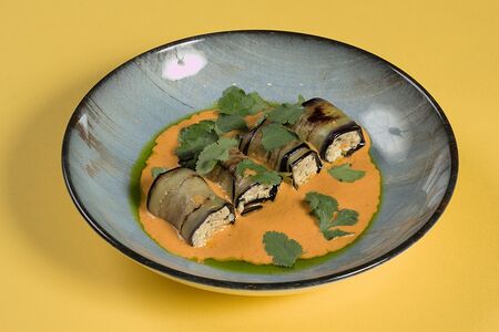 Рулетики из баклажан с сырной начинкой