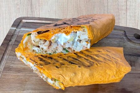 Шаурма с курицей в сырном лаваше