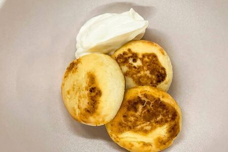 Сырники со сметаной