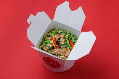 Зеленая лапша с овощами