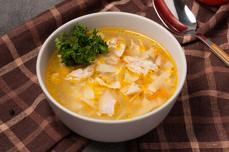 Суп куриный с домашней лапшой