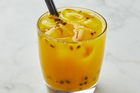 Лимонад манго-маракуйя