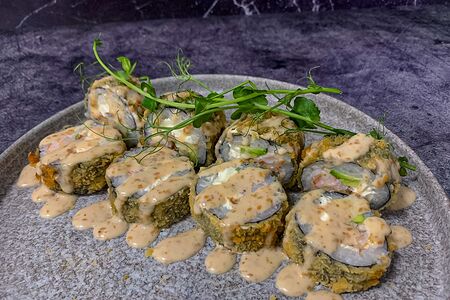 Жареный угорь и креветка