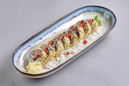 Ролл лосось-авокадо темпура