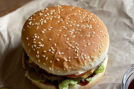 Говяжий бургер с сыром