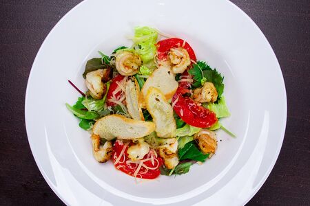 Цезарь с тигровыми креветками