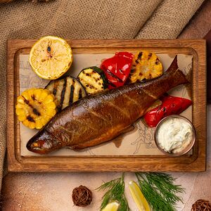 Форель радужная с овощами