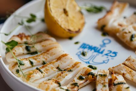 Кальмар на мангале