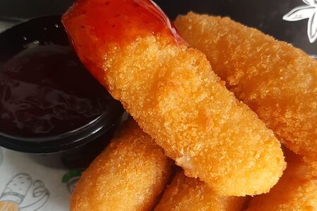 Сырные палочки из моцареллы