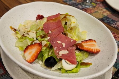 Салат с тунцом