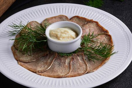 Язык с хреном