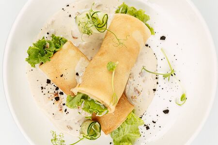 Французские крепы с филе цыплёнка и белыми грибами