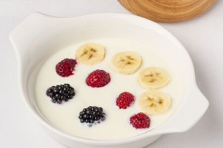 Домашний йогурт с сезонными ягодами