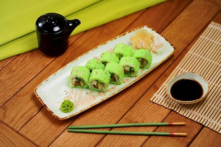 Ролл с Лососем и Чукой