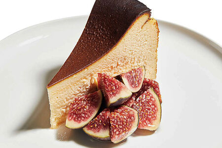 Баскский чизкейк с вареньем из инжира