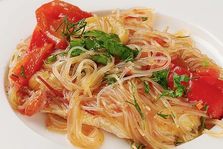 Куриное филе с фунчозой