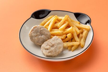 Куриные котлетки на пару с картофелем фри