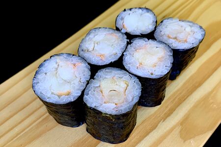 Ролл с тигровой креветкой классический